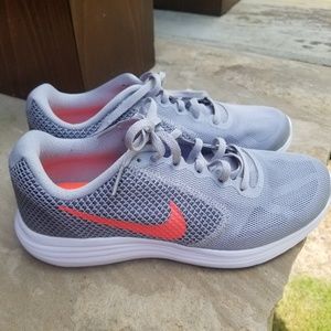 Nike womens tennis shoes